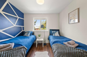 Spacious 4BR House with Games Room & Free Parking